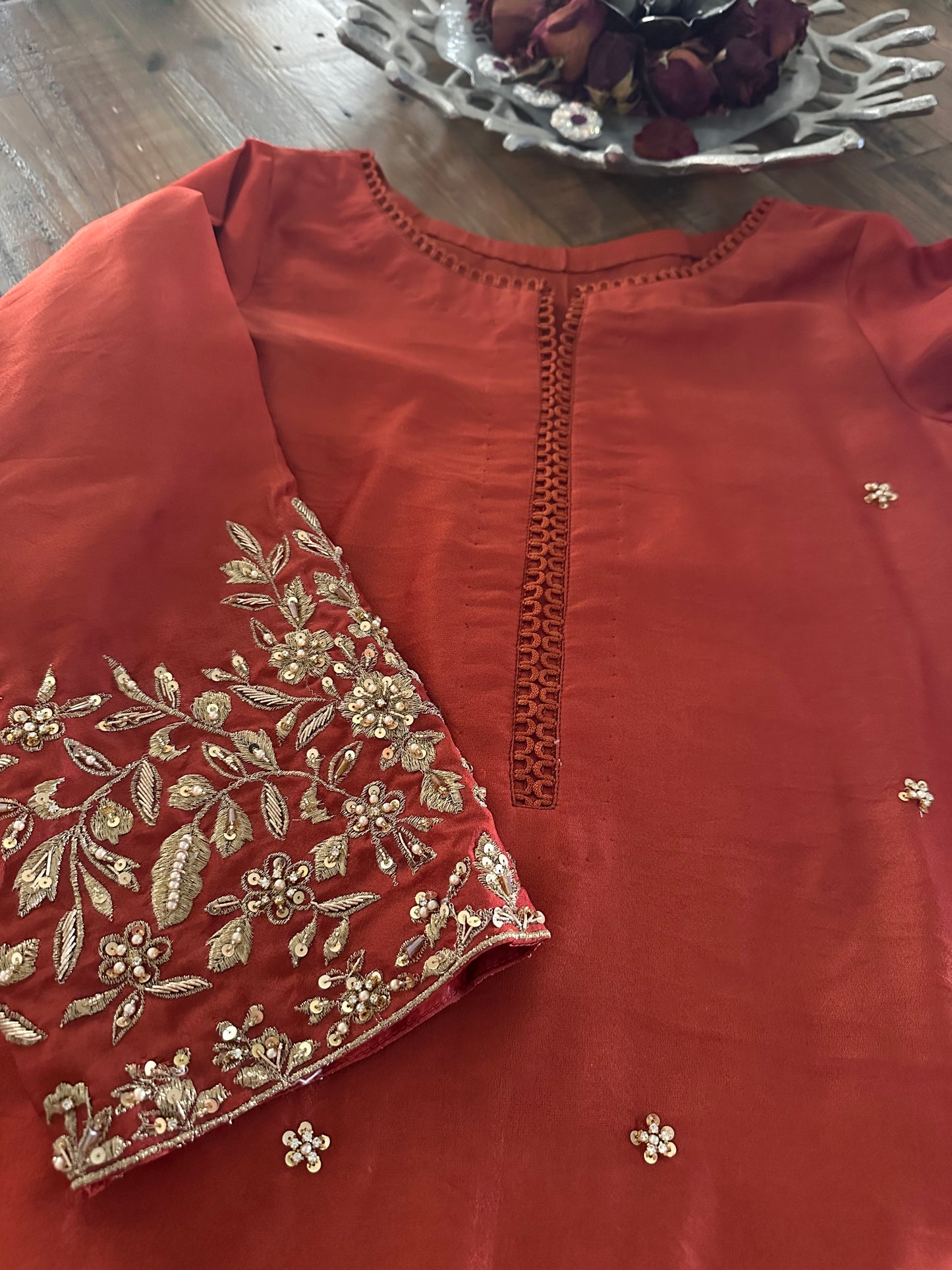 Ashī عشي