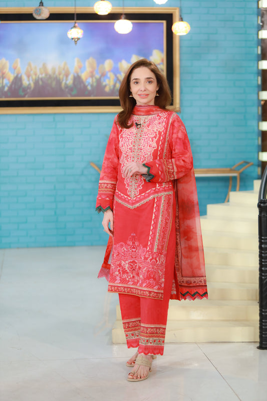 Juggun Kazim spotted in “Gulon me rang bharay”
