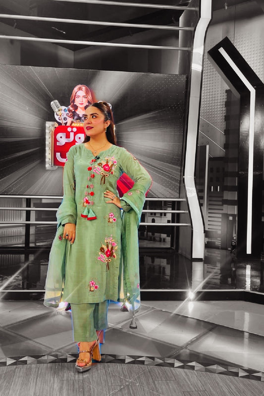 Hina Niazi spotted in Farah. K dress!
