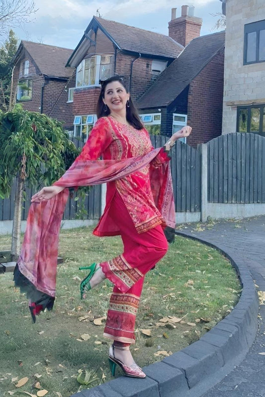 Dr. Arooba spotted in “Gulon me rang bharay”