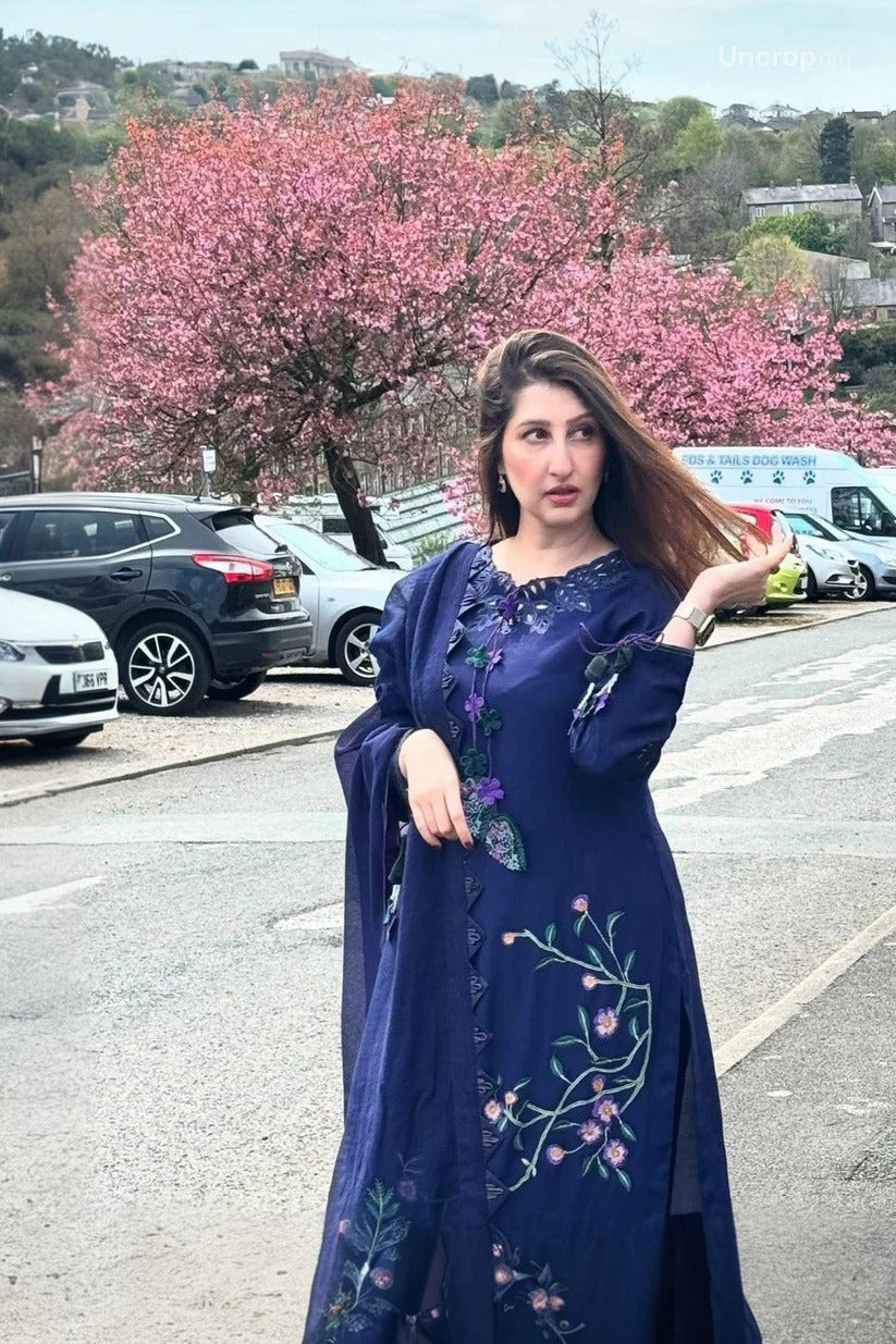 Dr.Arooba Spotted in “Baharay” dress!