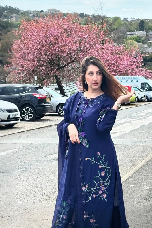 Dr.Arooba Spotted in “Baharay” dress!