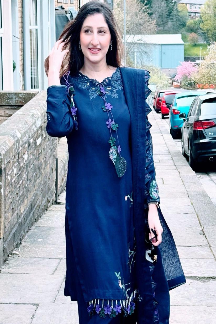 Dr.Arooba Spotted in “Baharay” dress!