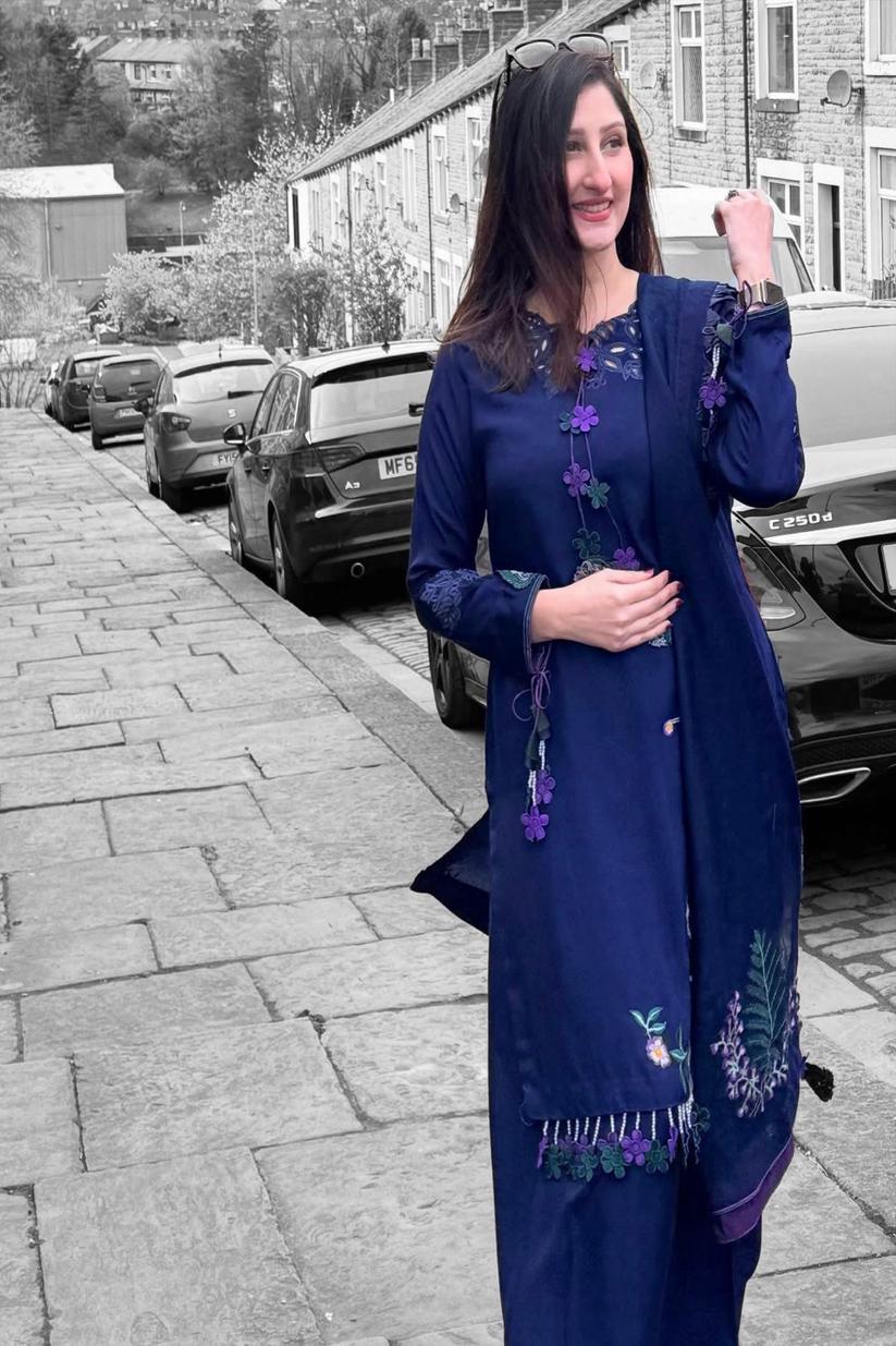 Dr.Arooba Spotted in “Baharay” dress!