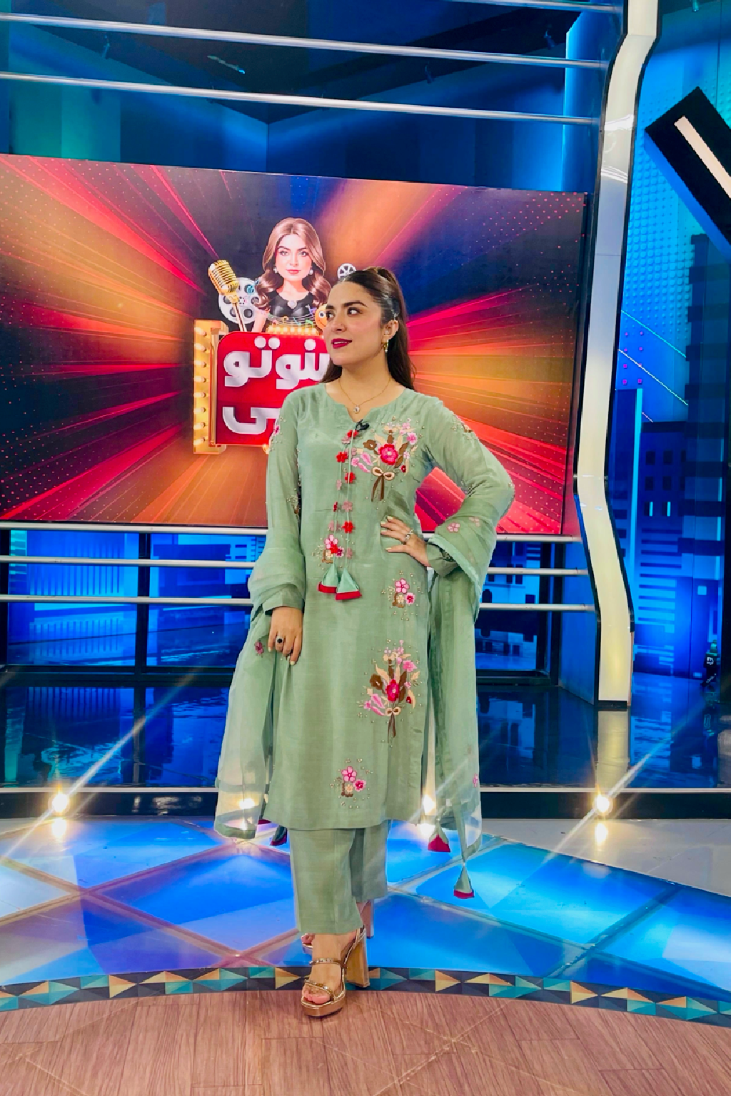 Hina Niazi spotted in Farah. K dress!